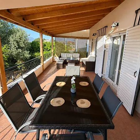 Villa Mare - A Beachside Hideaway Lechaio