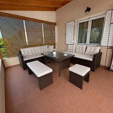 Villa Mare - A Beachside Hideaway
